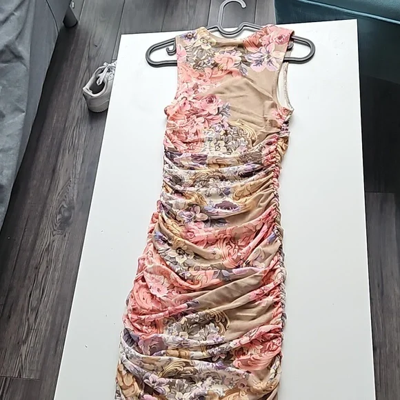 Dynamite Rouched Midi Dress - Picture 8 of 8